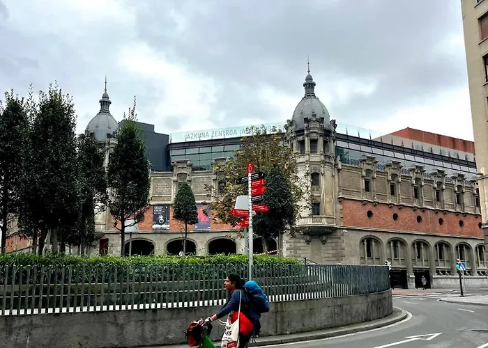 Piso En El Centro De Bilbao, Frente A La Alhondiga Bilbao